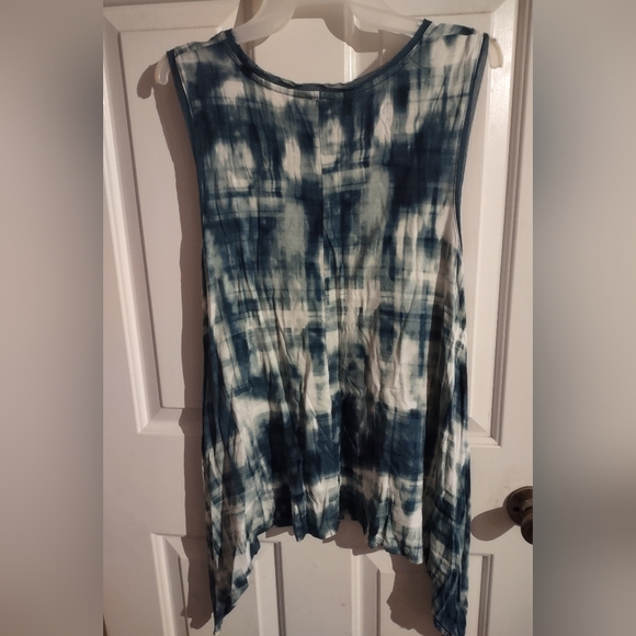 Simply Vera VeraWang tank top size M - Picture 2 of 3